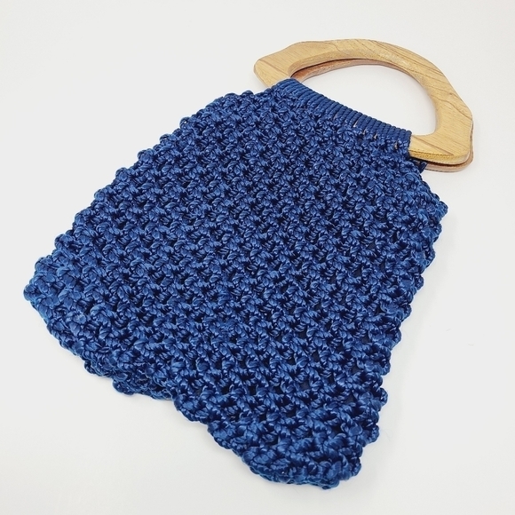 Unbranded | Blue Weaved Bag w/ Wooden Handles (One Size) - Picture 9 of 13